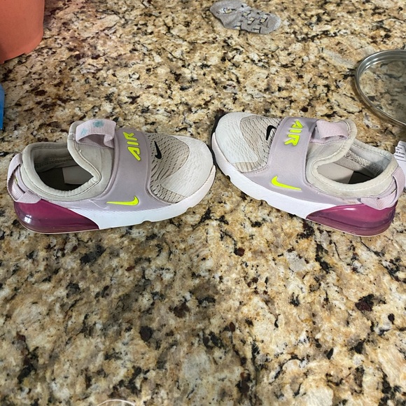 Girl’s Nike Air Max 270 Extreme - Picture 3 of 5